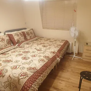 London Luxury 3 Bedroom 2 Bathrooms Flat 1 Min To Redbridge Station Free Parking & Wifi Wanstead