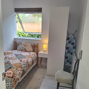 Budget Single Only For One Adult - Shared Flat Northolt (Greater London)